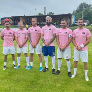 Josef Kůrka Instagram - Pink pigs 😂✌️Díky hoši 😂bylo to super ✌️A vybralo se hodně moc peněz,doufáme že pomůžou ✌️😘❤️ #fotball #tým #parta #ruzova #pink #goolkeeper