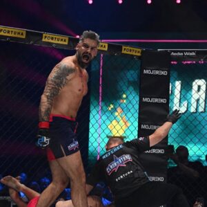 Josef Kůrka Instagram - Gladiátor 💪😀 Super zážitek , super atmosféra , nejnáročnější sport co jsem kdy dělal …  Tím spíš sem rád, že hned můj první zápas dopadl úspěšně ukončení v druhém kole … 🙏👏 Kdo bude další ? 😀😀😀💪 @clashofthestars  #fight #mma #sport #tko #pocit #feeling #czechboy #photooftheday #instagram
