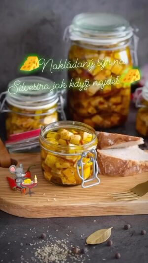 Josef Nemrava Instagram - 🧀🐭Nakládaný sýr na Silvestra jak když najdeš🥳🎄
A nebo třeba jako jedlý dárek pod stromeček.

Jo a je to zas recept z archývu😉

🐭A mám pro vás takový malý myslím, zábavný úkol pro chytré hlavy🙈🤣😅
Napište mi kolik je ve videu koček a myší🐭😅😉

🧀250g eidam 45%
🧀250g hermelín
🧀250g goudy
🧀300g balkánský sýr
🌿1 ČL tymiánu
🌲1 ČL rozmarýnu
🧄5 stroužků česneku
🧅2 menší cibule
🌶1 PL mleté papriky (můžete i chilli)
🌶️chilli
🍃bobkový list
🎱nové koření
🧂celý pepř
🥂2 PL ocet
🍸olivový olej
🧂sůl
🧂pepř
🧀🧀🧀🧀

🧀Do mísy si dáme cibuli nakrájenou na půlkolečka,  česnek na plátky.
🧀Přidáme ocet, mletou papriku, rozmarýn, tymián, pepř, 2dcl oliváče a zamícháme.
🧀Sýr si nakrájíme na kostičky (zhruba stejně velké) a přidáme do mísy.
🧀Zamícháme, případně přisolíme a naládujem do skleniček, do nichž jsme si dali bobek, nové koření, pepř a kdo chce tak chilli.
🧀Sýr pořádně umačkáme a zalijeme oliváčem, tak aby nekoukal (když tak zaklepte dnem o stůl ať olej proteče všude)
🧀Sklenice zavřeme a za 10 dní by mělo být hotovo, ale samozřejmě čím déle tím lépe😉

Dobrou chuť