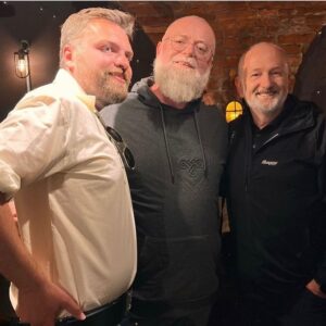 Josef Vrtal Instagram - Přátelé, omyl, tak ode dneška se reprízuje 6. řada FOTRA 🫣😅 - Skotsko, Irsko, Ostrov Man, Severní Irsko, Hebridy, Orkneje a Ostrov Skye. Tak jako tak, vzpomínky jsou krásné, užijte si to. :-) 
A kdo neviděl, ať se vám líbí!
1. díl FOTR 6️⃣ ze Skotska 🏴󠁧󠁢󠁳󠁣󠁴󠁿 dneska večer ve 21:25 na @primacooltv 👈
Dozvíte se třeba
… jak se do Skotska dostat a neřídit přitom jak magor stovky kilometrů přes Anglii 
… že jména pro slavnou knihu Harry Potter hledala spisovatelka na hřbitově v hlavním městě Skotska, Edinburghu
… že pravý Skot pod kiltem, nenosí nic
… že kapitán královské jachty Britania, co přepravovala dlouhá desetiletí po mořích královnu Alžbětu, neměl na můstku kormidlo. A že loď řídil hlasem
… že spisovatel slavné knihy o Robinsonovi Crusoe se inspiroval příběhem skutečného skotského námořníka
… že ve Skotsku si můžete dát atomové kafíčko v nejtajnějším podzemním městečku celé Británie
… nebo že v Centru, co blahořečí skotskou whisky, kam ji jezdí degustovat gurmáni z celého světa, pracuje rodačka z Moravy, odkojená slivovicí, a navíc s titulem největšího znalce tohoto nápoje

#fotrnatripu #skotsko #hyundaistaria #directjizda
