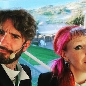 Josefin Johansson Instagram - Peter Bengtsson fyller 40 starka!!!! Vi har skojat, jobbat och renoverat ihop i 24 år. En otrolig vän, en fantastisk kollega och helt okej vindrickare. Vi har byggt mitt vardagsrumsgolv, gjort trädgårdsshow och konstigt nog sprungit ett lopp tillsammans?? Du är en stjärna, en outtröttlig glädjespridare och snart, mycket snart borde alla göra teve om ert hem. Ena halvan av @allkonstverket som gjort mitt liv roligare och bättre. GRATTIS!!! (Nu tar vi lån)