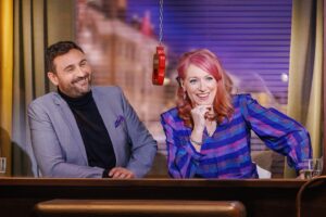 Josefin Johansson Instagram - Ikväll kliver dessa rävar, modell: gamla in i buren i @svt_pasparet. TRE ÅR SEN SIST!!! Jag och @bendjellouljohar börjar raspa av ringrosten mot gullegrisarna @jasontmbk och @marcuscooks i en tävling som @kristianluuk och Lindström ordnat för oss. Jag fick låna ögonskuggan av sötnosen Maria i @smithandthell. Lagd av proffset @beautybylobat. Och foto av stjärnan @pbergstrom. Alla dom är toppen, MEN HUR ÄR VI??! Titta tack och säg sen