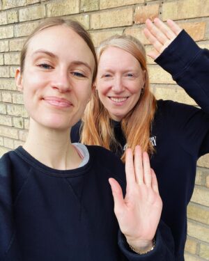 Josefin Johansson Instagram - BOLLEN ÄR TILLBAKA!!! I senaste avsnittet av #josefinitopod gästar äntligen @isaboll.pdf och vi pratar självfallet konjunktur, apokalypsen samt huruvida hon är en tjuv eller inte. Varsågoda! Vill man va med i tävling ska man in på Patreon.com/josefinito PUSS PUSS 💕