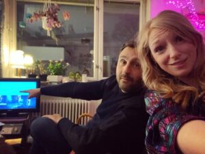 Josefin Johansson Instagram - Två som kollar @svt_pasparet samt har RELEASEFEST 

Lyssnar ni på Dinosaur eller???? Det är jag och @bendjellouljohar som undrar.