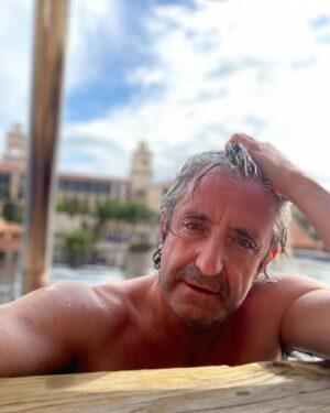 Josep Pedrerol Instagram - ¿Qué es el postureo? El postureo eres tú 🤣🤣🤣🤣🤣 #canaryislands