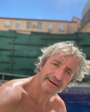 Josep Pedrerol Instagram - Algo de solecito y piscina antes de la vuelta al curro #vivir #verano #relax #ilusion #findesemana