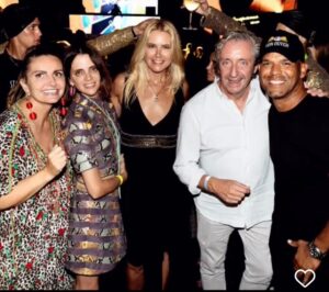 Josep Pedrerol Instagram - Gran noche en el @starlitefestival de Marbella. Fantástica anfitriona @sandrastarlite. Gente top y genial actuación de @ricky_martin 👍 Repor: @nasrin_zhiyan