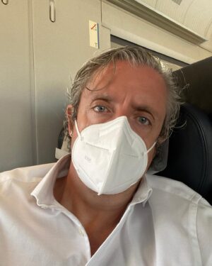 Josep Pedrerol Instagram - Cara de pánico jajajajaja #Ave #descanso #hollidays