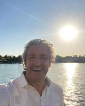 Josep Pedrerol Instagram - Buenas tardes en Miami, buenas noches en España #Relax #miamibeach
