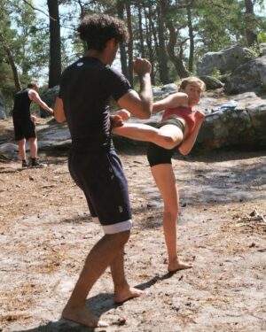 Joséphine Berry Instagram - Une semaine de pur bonheur, riche en emotions, en apprentissage, en partage et en sueur. 

Merci @madstunt pour tout ce que vous m’avez apporté cette semaine et tout au long de l’année.  Ce sont des moments précieux. J’en ressors remplie d’énergie et de gratitude.
Gros coup de boost 🔥

Merci à tous les coachs pour votre transmission et votre partage. 
@loffredogregory @anthonyheilmann  @benmilord @adrien_jeunemaitre @mbh_mehdi_ben_hassen et Julien. 

Et merci à tous les warriors pour votre énergie et votre presence. 🤍🤍🤍

Hate de vous retrouver pour de nouvelles aventures ;-) 
💫❤️

📸Et bien évidement un gros merci à @shango_atabey pour ces superbes photos.

#trainingcamp #stunt #cascade #actress #