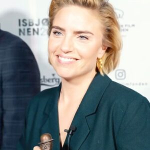 Josephine Park Instagram - Ove Sprogøe Prisen 2022💖
Tak for en uforglemmelig aften til @nordiskfilmfonden.
Og så har jeg ikke fået sagt tak til @trinetuxenjewelry for smukke smykker og til @kokoon_copenhagen for flot tøj, så hermed tak❤️