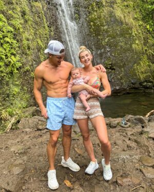 Josh Brueckner Instagram - First family hike🌴🙌🏼