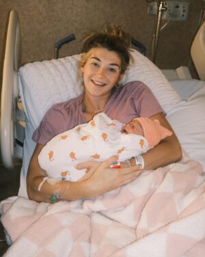 Josh Brueckner Instagram - Skye Mae Brueckner Born 9/5/2023 at 10:31pm with quite the birth story but we’re just so grateful for all the love and Prayers behind this journey! Full birth video is on YouTube🥹 So excited to share this special moment with you guys! We were so incredibly blessed with the best nurses and doctors 🙌🏻🏥 We couldn’t be happier💕 This is hands down the best birthday gift from God🫶🏻