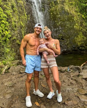 Josh Brueckner Instagram - First family hike🌴🙌🏼