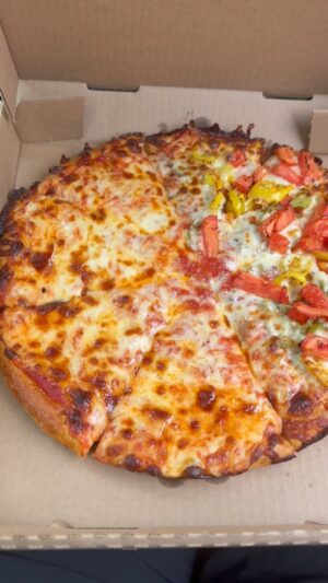 Josh Cribbs Instagram - ⭐️PIZZA BOGO⭐️
🍕🍕🍕🍕🍕🍕

Where Should We Go Next⁉️

#Pizza #Cle #Cleveland