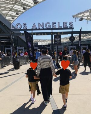 Josh Dallas Instagram - Great way to celebrate the new season of #manifest on @netflix! @lafc vs @lagalaxy. Who’s the hottie in the #manifest hat? #ginnifergoodwin #blackandgold ✈️ ⚽️
