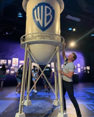 Josh Dallas Instagram - Well, that’s Ginny… sorted! Thanks, Brad, Michele and Brenda at @wbtourhollywood! Just the best! @warnerbrostv #wbtourhollywood #gryffindor