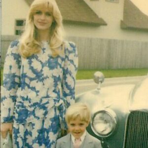 Josh Henderson Instagram - HAPPY BIRTHDAY MOMMA !! Your the most beautiful and amazing person I know. Thank you for always believing in me and being my biggest fan. Love you more than words could ever express !! #happybdaymomma❤️
