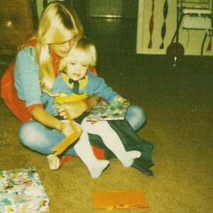 Josh Henderson Instagram - HAPPY BIRTHDAY MOMMA !! Your the most beautiful and amazing person I know. Thank you for always believing in me and being my biggest fan. Love you more than words could ever express !! #happybdaymomma❤️