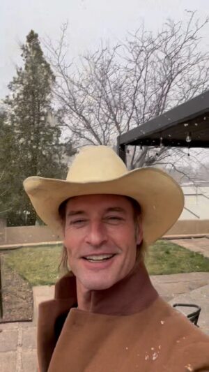 Josh Holloway Instagram - Spring in Albuquerque. First day of filming #Duster tomorrow. 🌪❄️
@hbomax @bad_robot