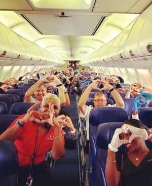 Josh Holloway Instagram - What #RealLifeHeroes look like. THANK YOU!!! 🙏🏽❤️ #Repost @southwestair ... While so many of us continue to feel the effects of the COVID-19 pandemic, no one knows what is happening quite like our medical professionals. These brave souls soldier on in the midst of tremendous risk and exposure, constantly putting the needs of others above their own. Their selfless sacrifice is a beacon of light during such a dark time in our world, and no amount of gratitude and praise would ever be enough. Because of their courage, our family, our friends, our coworkers, our neighbors, and more have a fighting chance. More than a dozen healthcare professionals from #Atlanta answered the call this past Friday evening to serve in New York. This photo embodies it all: bravery, courage, and sacrifice. If it were easy, everyone would do it, but we know that is not the case. Thankfully, this group and countless others do it each day, and for that we are forever grateful and in their debt. So to all the first responders, medical professionals, healthcare workers, and anyone else on the front lines today and every day to keep us safe, thank you. 📸 Southwest Employee Dayartra E.