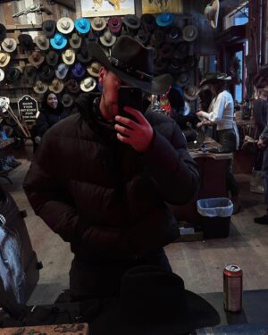 Josh Leyva Instagram - Cold beer on Friday night