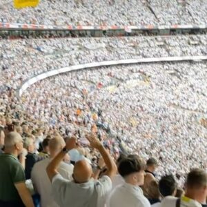 Josh Warrington Instagram - Wasn’t meant to be 😢 

Support was incredible as always🙌

Still we March on together 💙💛🤍

Thank you you to Joey Tait for the hospitality 🤝
& 
To @platinumvipchauffeur for the transport! 🚐

#mot #alaw #atleastuntiltheworldstopsgoinground #wembley