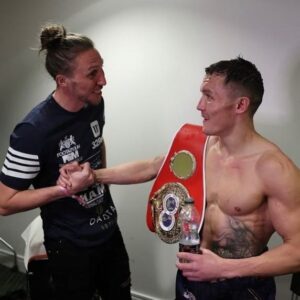 Josh Warrington Instagram - Luke Ayling, a modern day #Lufc legend who understood what it was to be Leeds. 
Always hungry for more, proud to play for us and did it with his personality on show. 
Grateful that he walked me out when becoming 2X World champ.
Thank you and Best of luck mate 🤝 🤍💛💙
@luke_ayling2 

#mot #lufc #alaw #alwaysleeds #lukeayling