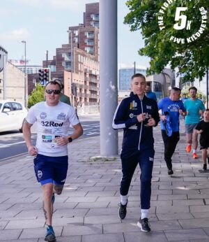 Josh Warrington Instagram - Great turn out for the @matchroomboxing 5k this morning 🏃🏻
Sun shining, lots of runners and good energy! 

Thank you to @jackbateson94 for been pace maker 👍