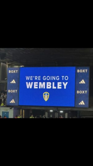 Josh Warrington Instagram - Some night at Elland Road last night👏

Very unlike Leeds, everything was on point.✅
(apart from my tie🤦🏻‍♂️) 
Atmosphere, Team, Result.⚽️
Wembley here we come! 🏟️
Fucking love this club 💛🤍💙

#lufc #mot #alaw #playoffs2024 #wembley #ipar