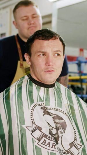 Josh Warrington Instagram - New hairstyle incoming 💁🏻‍♂️💈👨🏻‍🦱✂️

🎥 @cspaldingcamera 

#hadthebarcode #shortbackandsidessince11 #propertwatincoming #itsaperm