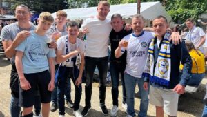 Josh Warrington Instagram - Wasn’t meant to be 😢 

Support was incredible as always🙌

Still we March on together 💙💛🤍

Thank you you to Joey Tait for the hospitality 🤝
& 
To @platinumvipchauffeur for the transport! 🚐

#mot #alaw #atleastuntiltheworldstopsgoinground #wembley