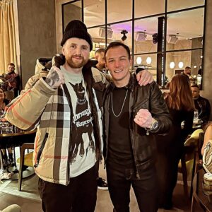 Josh Warrington Instagram - Busy night on Saturday down at @abdu_rozik new Leeds restaurant @habbibibyabdurozik 🍽️

Certainly got some hype going for it! 🎉🙌