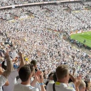 Josh Warrington Instagram - Wasn’t meant to be 😢 

Support was incredible as always🙌

Still we March on together 💙💛🤍

Thank you you to Joey Tait for the hospitality 🤝
& 
To @platinumvipchauffeur for the transport! 🚐

#mot #alaw #atleastuntiltheworldstopsgoinground #wembley