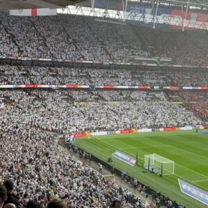 Josh Warrington Instagram - Wasn’t meant to be 😢 

Support was incredible as always🙌

Still we March on together 💙💛🤍

Thank you you to Joey Tait for the hospitality 🤝
& 
To @platinumvipchauffeur for the transport! 🚐

#mot #alaw #atleastuntiltheworldstopsgoinground #wembley