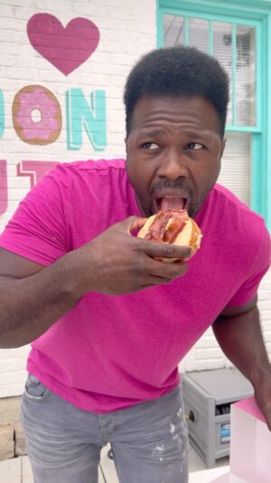 Joshua Henry Instagram - Got to come back and hang with my friends @five_daughters_bakery to get these famous Nashville donuts 🔥🍩

#reels #fivedaughtersbakery #nashville #dessert #donuts #bakery