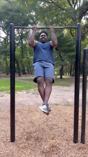 Joshua Henry Instagram - Summer workouts got me cooking but the jamming never stops. 😎 This is how I’m #BurningUp, you? 🎸 🎶 

#Reels #WorkOut #Summer #Gym #WorkingOut #Park #NewMusic #Heat #PullUps