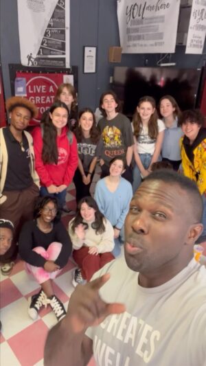 Joshua Henry Instagram - Living the dream.. 

7 Years ago I started talking about growth on social media.. so these moments are dream come true🙏🏿 sharing what has helped me be successful in life/the arts, my story  to the next gen of artists.. priceless. Broke down a few times because I remember being 17.. promising myself I would one day pay back what @thebaroness_vladka gave to me. The 1st teacher  who told me arts was possible for a little boy in Miami. @leamarshall thx for for having me and pouring the gems of wisdom into those kids- you’re everything young artists need. The #growWithThat work is never finished 🔥..
#artistinspiration #shareart