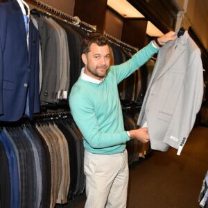Joshua Jackson Instagram - @mooresclothing : just act casual
Me : casual, got it..... Its not over yet. You can still donate to Moore’s #suitdrive by bringing your lightly worn professional clothing to any @mooresclothing location, until July 31st. 
#sponsored