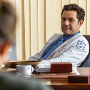 Joshua Jackson Instagram - Who wouldn’t trust this face?(seriously under no circumstances trust this face!)

Today’s the day. Dr. Death is now live on @peacocktv all episodes available now. 
#drdeath #peacocktv