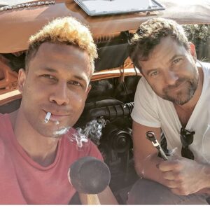 Joshua Jackson Instagram - 26 years of gettin our hands dirty. Here’s to the next 26. Merry Christmas brother Wes and all the ILPsters