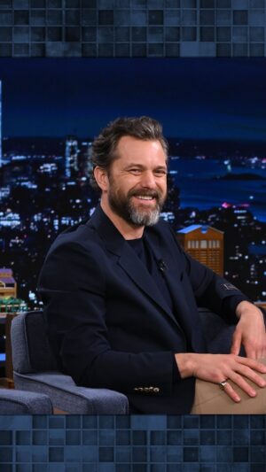 Joshua Jackson Instagram - @vancityjax reacts to trending on Twitter for a flashback #DawsonsCreek clip 🤣 #FallonTonight