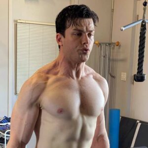 Joshua Orpin Instagram - It's that time of year again! 
SUPERBOD PROGRESS PHOTO DUMP

New season, new goals. Season 2 was about #cultivatingmass, this time around we were trying to get me a little leaner and meaner. 

Step 1 -
Don't eat anything that you want to / tastes good 
Step 2 -
Pick up heavy things all the time. Like, every day
Step 3 -
Work with Alan Ritchson and feel inadequate 
Step 4 -
Repeat until jacked and shredded

In all seriousness, these are the results of work ethic, discipline and consistency through 2 lockdowns (in 2 countries) and 9 months of shooting. It was difficult. As long as I have the privilege of playing this role, I'll continue to strive toward the 100% unrealistic standard set by my comic book counterpart.

Once again, huge thanks to the following people:

@nunodesalles76 at Sweat Elite Personal Training Toronto

@brendan.field.12 at #anytimefitnessrowville

@ange_drake & @asharosie_khan from @twentythreew Preston

Swipe right to see what how it feels vs how it looks when I carry all the shopping bags inside in one trip...

#titansseason3
#shockthemuscle
#bigboybiceps