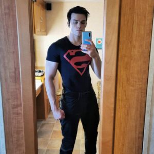 Joshua Orpin Instagram - It's that time of year again! 
SUPERBOD PROGRESS PHOTO DUMP

New season, new goals. Season 2 was about #cultivatingmass, this time around we were trying to get me a little leaner and meaner. 

Step 1 -
Don't eat anything that you want to / tastes good 
Step 2 -
Pick up heavy things all the time. Like, every day
Step 3 -
Work with Alan Ritchson and feel inadequate 
Step 4 -
Repeat until jacked and shredded

In all seriousness, these are the results of work ethic, discipline and consistency through 2 lockdowns (in 2 countries) and 9 months of shooting. It was difficult. As long as I have the privilege of playing this role, I'll continue to strive toward the 100% unrealistic standard set by my comic book counterpart.

Once again, huge thanks to the following people:

@nunodesalles76 at Sweat Elite Personal Training Toronto

@brendan.field.12 at #anytimefitnessrowville

@ange_drake & @asharosie_khan from @twentythreew Preston

Swipe right to see what how it feels vs how it looks when I carry all the shopping bags inside in one trip...

#titansseason3
#shockthemuscle
#bigboybiceps