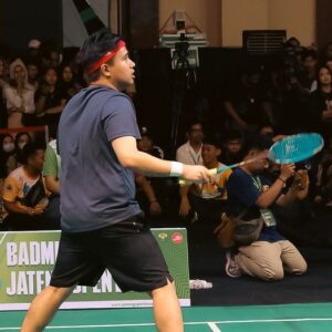 Joshua Suherman Instagram - INI DIA PARTNER BARU @melatidaeva UNTUK XD TERCANGGIH TAHUN INI! Boleh langsung nge-bye INDONESIA OPEN gak? Udah bisa tengil di slide terakhir, nih!
