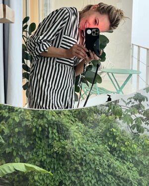 Josie Bissett Instagram - Mirror mirror on the wall, it’s the most magical place of them all ❤️ #costarica #grateful #healthylifestyle