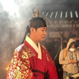 Ju Ji-hoon Instagram - #버거킹 반갑다 곤룡포st.