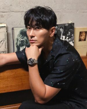 Ju Ji-hoon Instagram - @tagheuer #TAGHeuerCarrera3Hands from #TAGHeuer #태그호이어 Tap link in bio for more