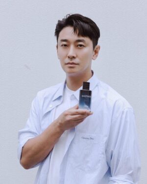 Ju Ji-hoon Instagram - #광고 강인함과 신비로운 매력의 #디올소바쥬

#디올뷰티 #소바쥬오드뚜왈렛 #소바쥬애프터쉐이브로션 #DiorParfums #DiorSauvage