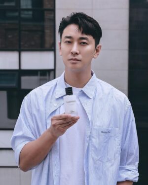 Ju Ji-hoon Instagram - #광고 강인함과 신비로운 매력의 #디올소바쥬

#디올뷰티 #소바쥬오드뚜왈렛 #소바쥬애프터쉐이브로션 #DiorParfums #DiorSauvage